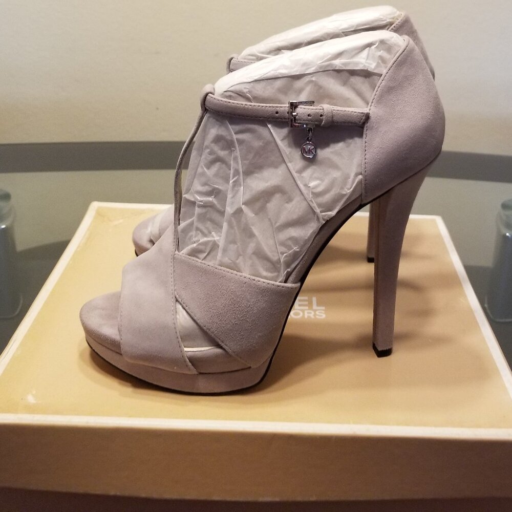 Michael Kors Francoise T-Strap Platform Pumps Pearl Grey Suede Size 10